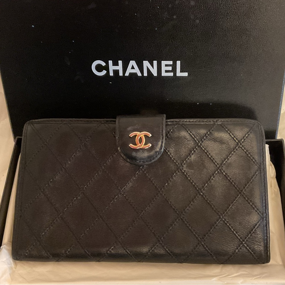 Chanel Vintage Caviar French Kisslock Wallet
Diamond Stitch Leather
